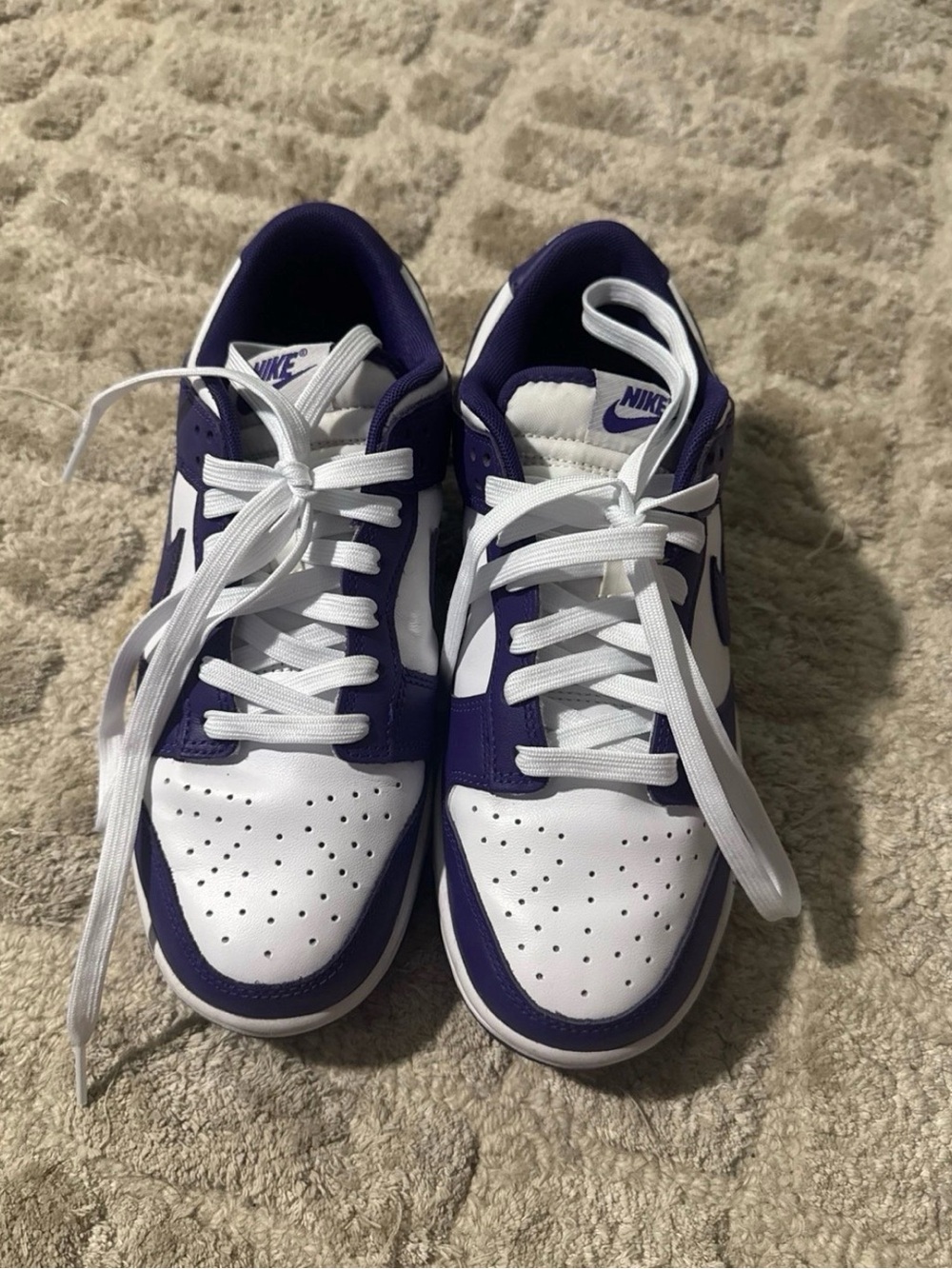 Nike Low-Top Sneakers in White and Purple
